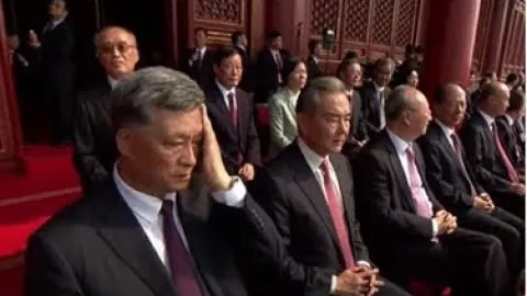 欧联杯八强名单揭晓：曼联遭遇劲旅，热刺迎战德甲巨头